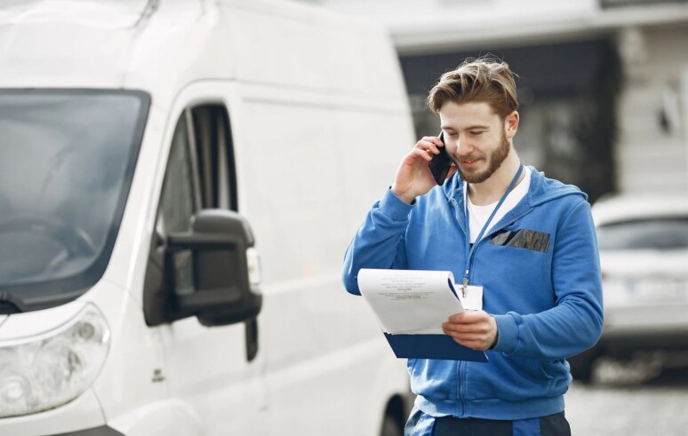 Location 20m3 avec hayon : pourquoi le choisir ?